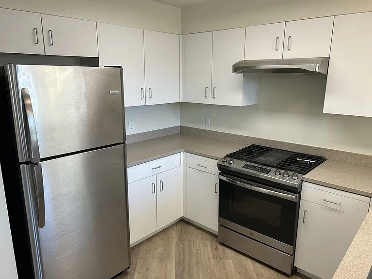 445 Southwest Blvd #8 — Photo 8
