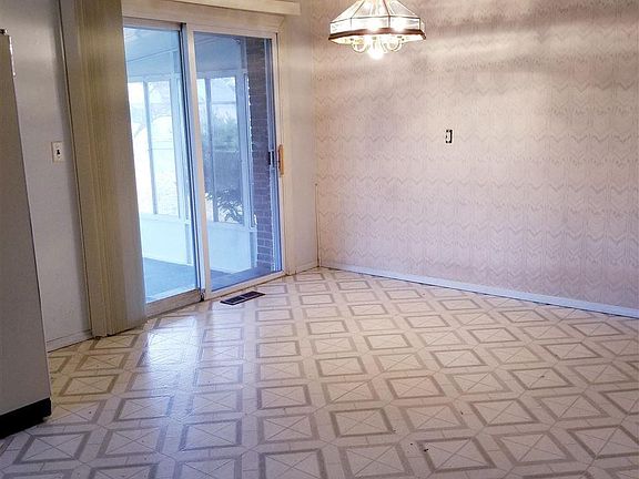 4th image of 2333 Marlow Dr