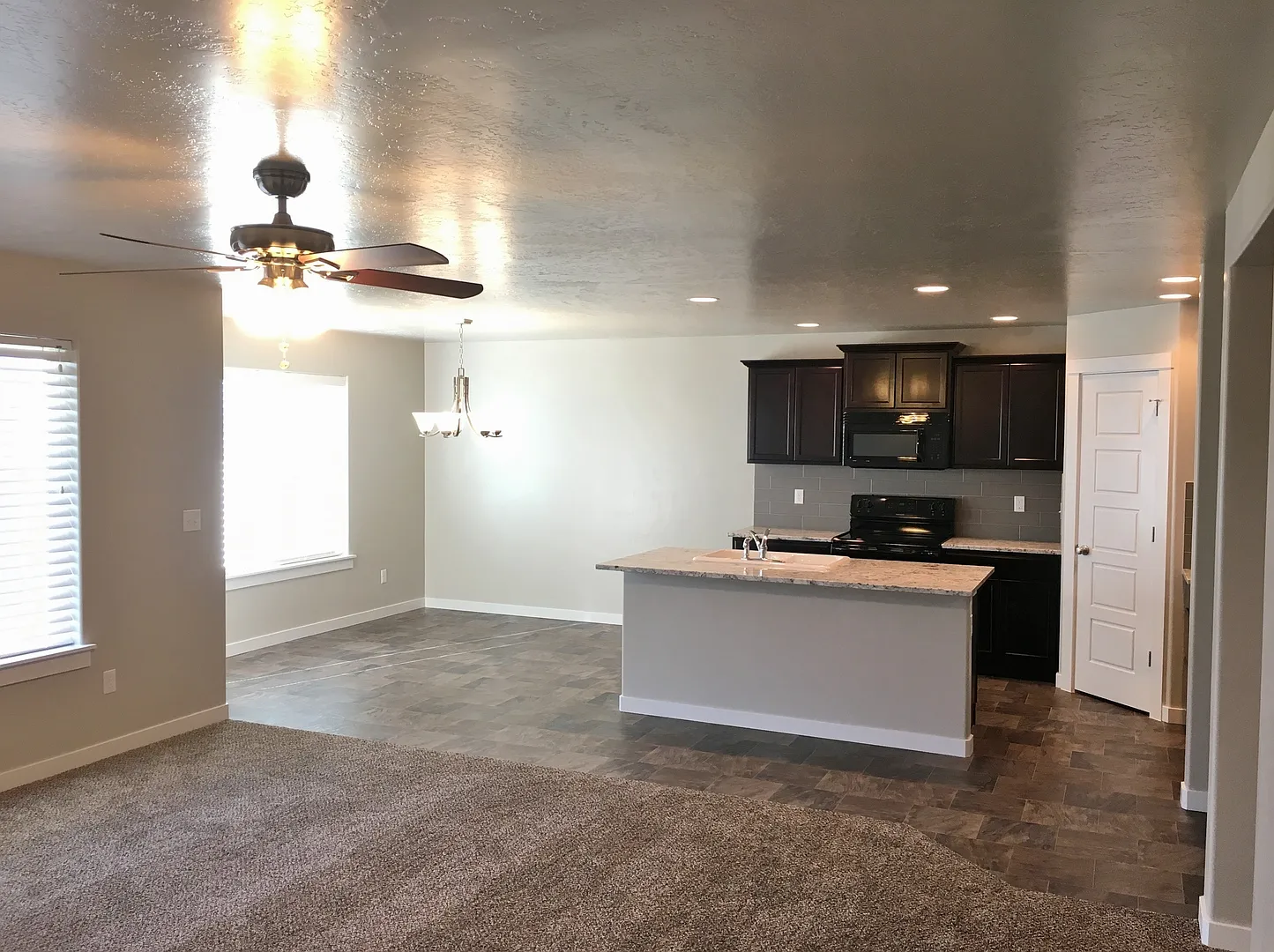 Beautiful home with 3bd 2ba and bonus room. Located in the Irvine Subdivision, just off Chinden a... — Photo 3
