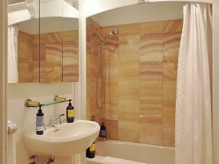 1944 Webster St #4 — Photo 8