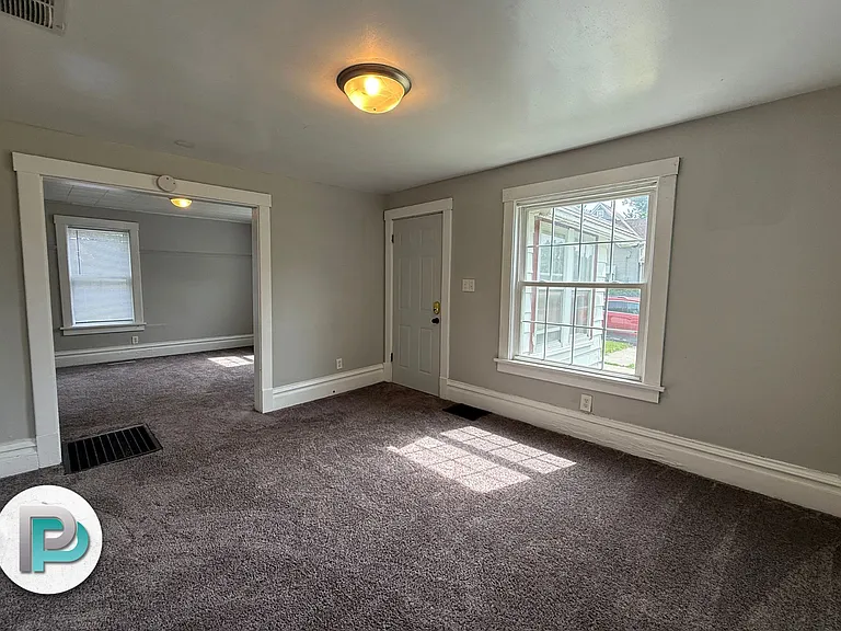 1448 N Monroe Ave — Photo 5