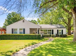 1631 Foster Dr, Belleville, IL 62226