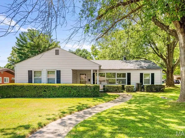 1631 Foster Dr, Belleville, IL 62226