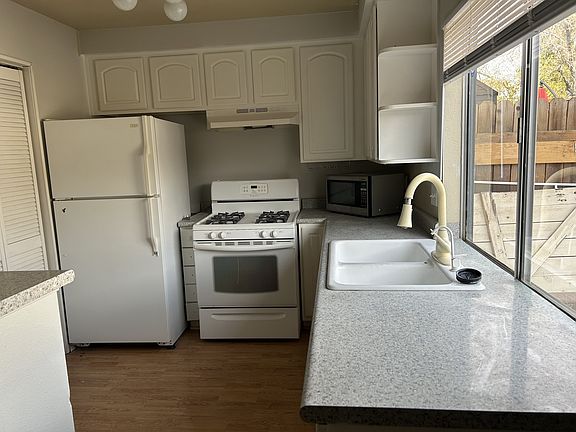 2nd image of 6185 Meadowgrass Ln