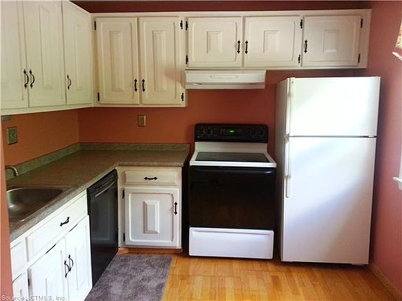 3rd image of 1 Bradley Cir