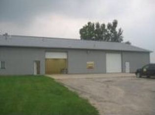 213 4th St E, Newhall, IA 52315