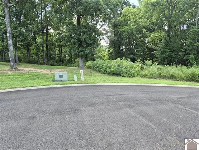 1st image of 22 Robyn Dr