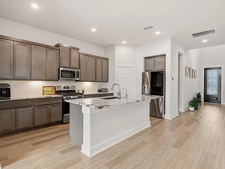 26307 Camden Canyon Ave — Photo 10