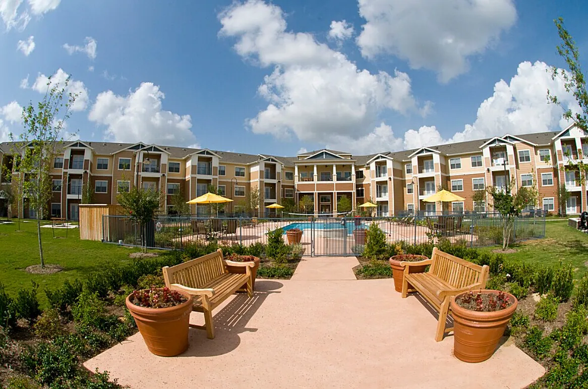 Mariposa Ella Boulevard 55+ Apartment Homes — Photo 2