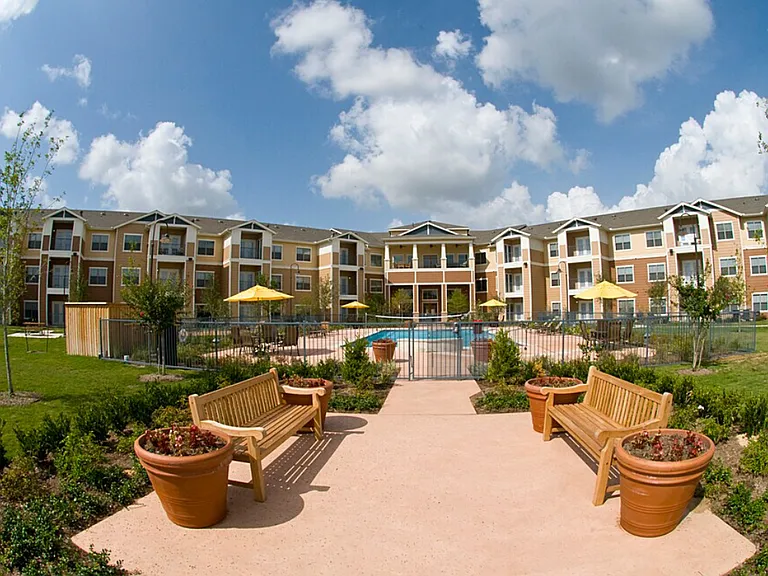 Mariposa Ella Boulevard 55+ Apartment Homes — Photo 2