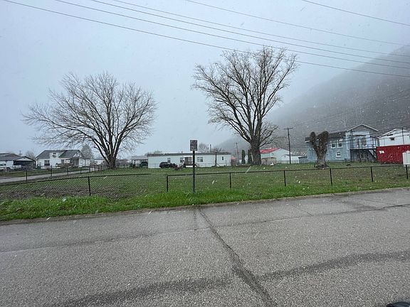 4th image of 5616 Church Dr