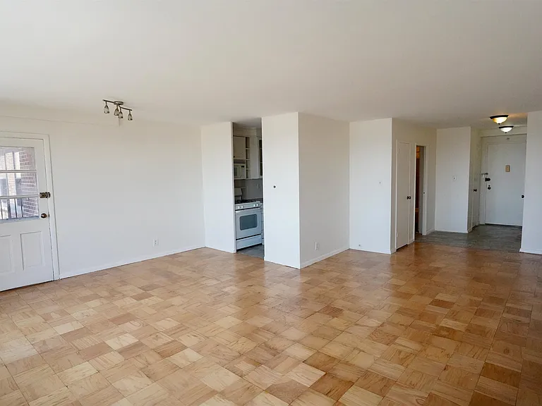225 Saint Pauls Ave #11R — Photo 2
