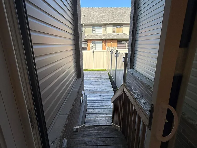 92 Longworth Ave — Photo 46