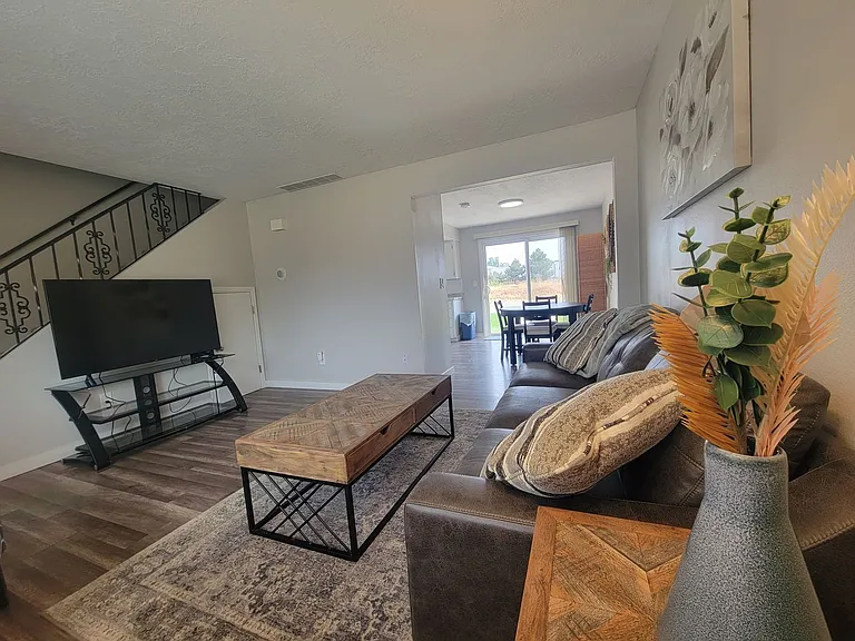 Newly Renovated Townhouse - Pet Friendly!! — Photo 3