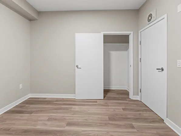 475 Communipaw Avenue image 17 of 37