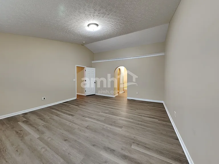 1009 Legacy Ln — Photo 12