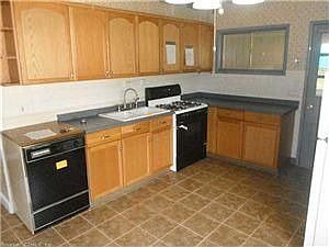 2nd image of 6 Eagle Ct