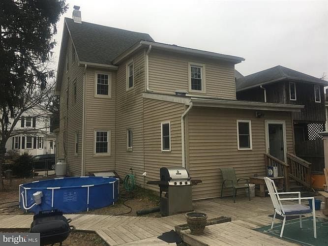 2nd image of 32 Plum St