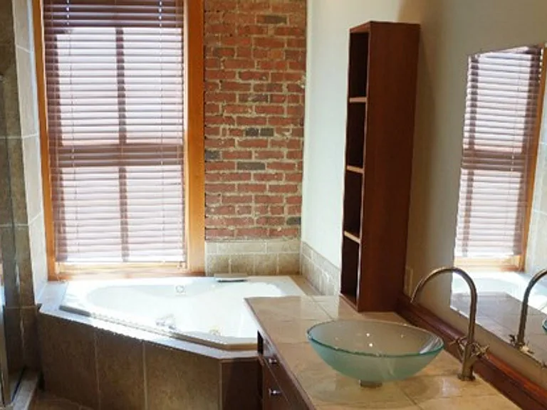 413 N Center St — Photo 3