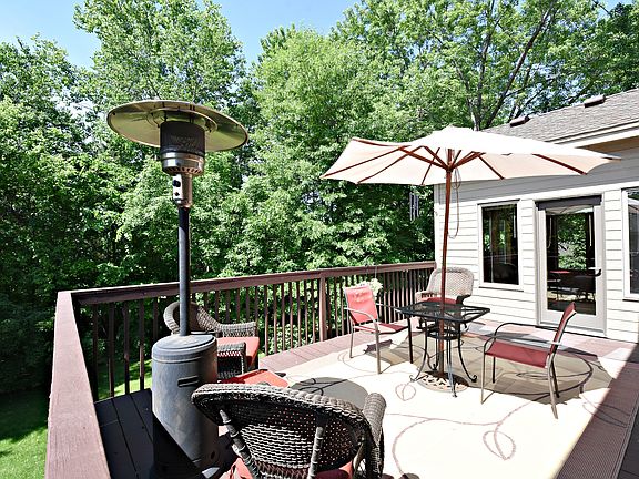 Great deck for entertaining!