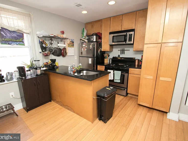 2351 Christian St #D — Photo 8