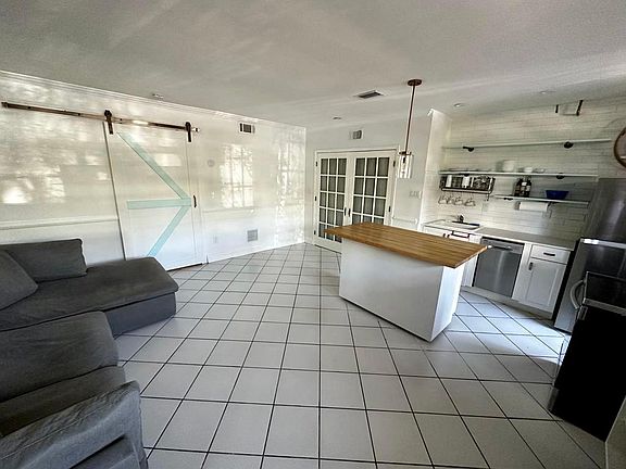 2nd image of 1575 West Ave APT 2