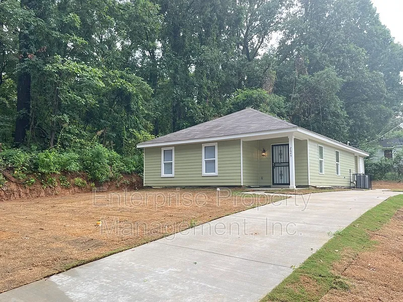 4 bed, 2.0 bath, 1222 sqft, $1,465 — Photo 1