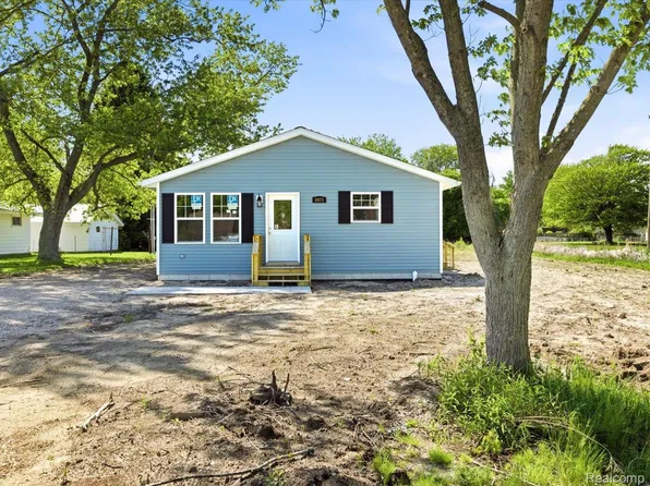 2971 Beach Rd, Port Huron, MI 48060