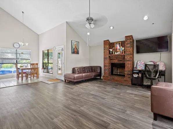 710 Running Creek Dr, Arlington, TX 76001