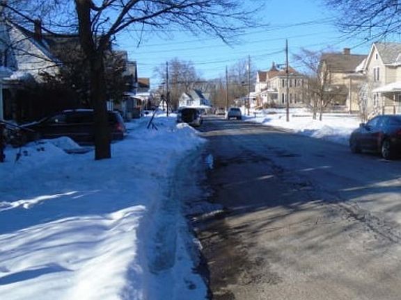 Exterior Neighborhood (street photo)