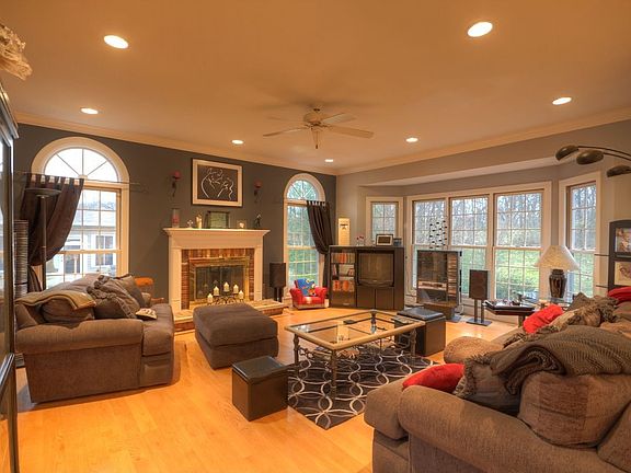2nd image of 725 Juniper Glen Ct