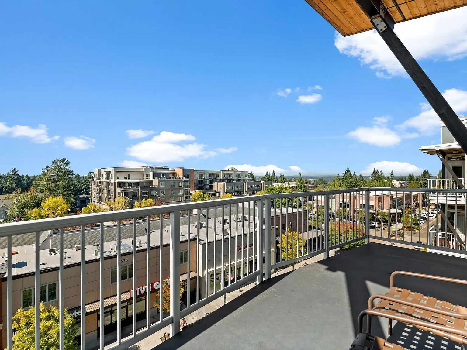 Latitude 47 — Photo 2