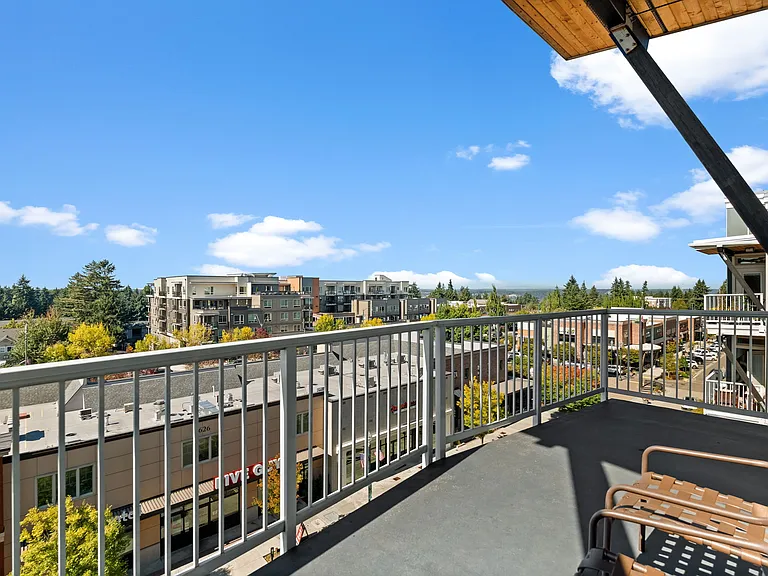 Latitude 47 — Photo 2