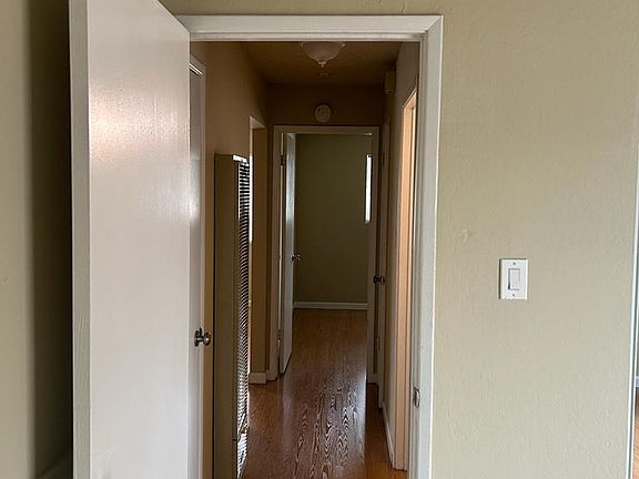 4th image of 2204 Spanos St APT 4