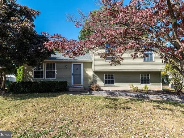 152 Independence Dr, Morrisville, PA 19067