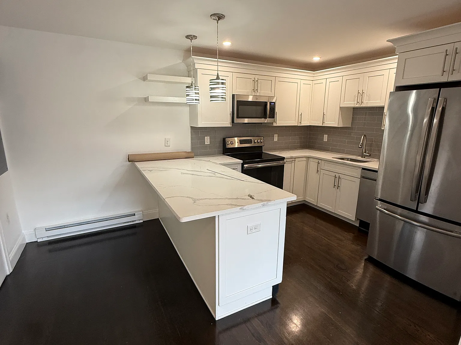 2 bed, 735 sqft, $2,700 — Photo 2