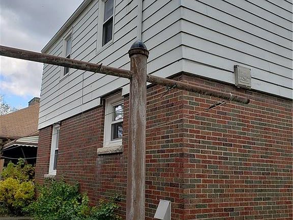 2nd image of 1711 Walnut Ave