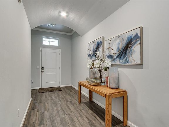 4th image of 2135 Arcady Ave
