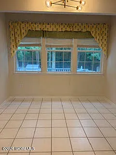 3 bed, 2.5 bath, 1939 sqft, $4,200 — Photo 4