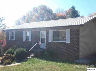 821 Pinecrest Dr, Dandridge, TN 37725