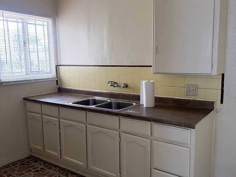 6515 S Victoria Ave #3 — Photo 14