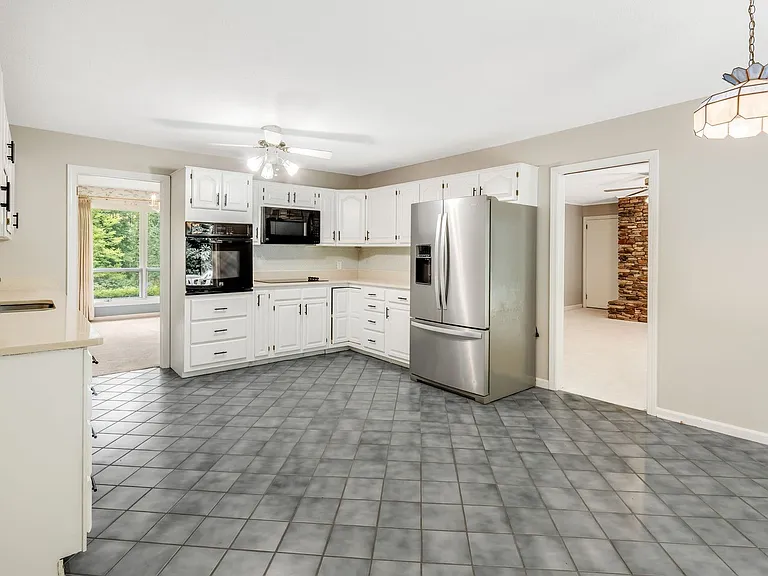 102 Arbor Ln — Photo 10