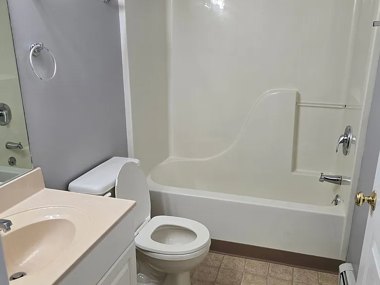 1021 Manitou Dr #3 — Photo 7