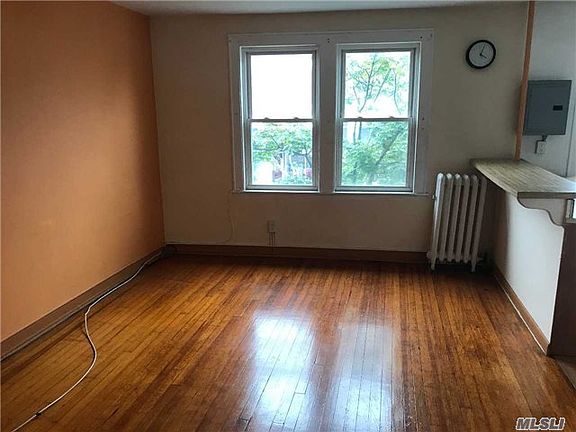 3rd image of 649 Willis Ave