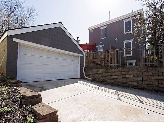 3rd image of 2848 Minto Ave