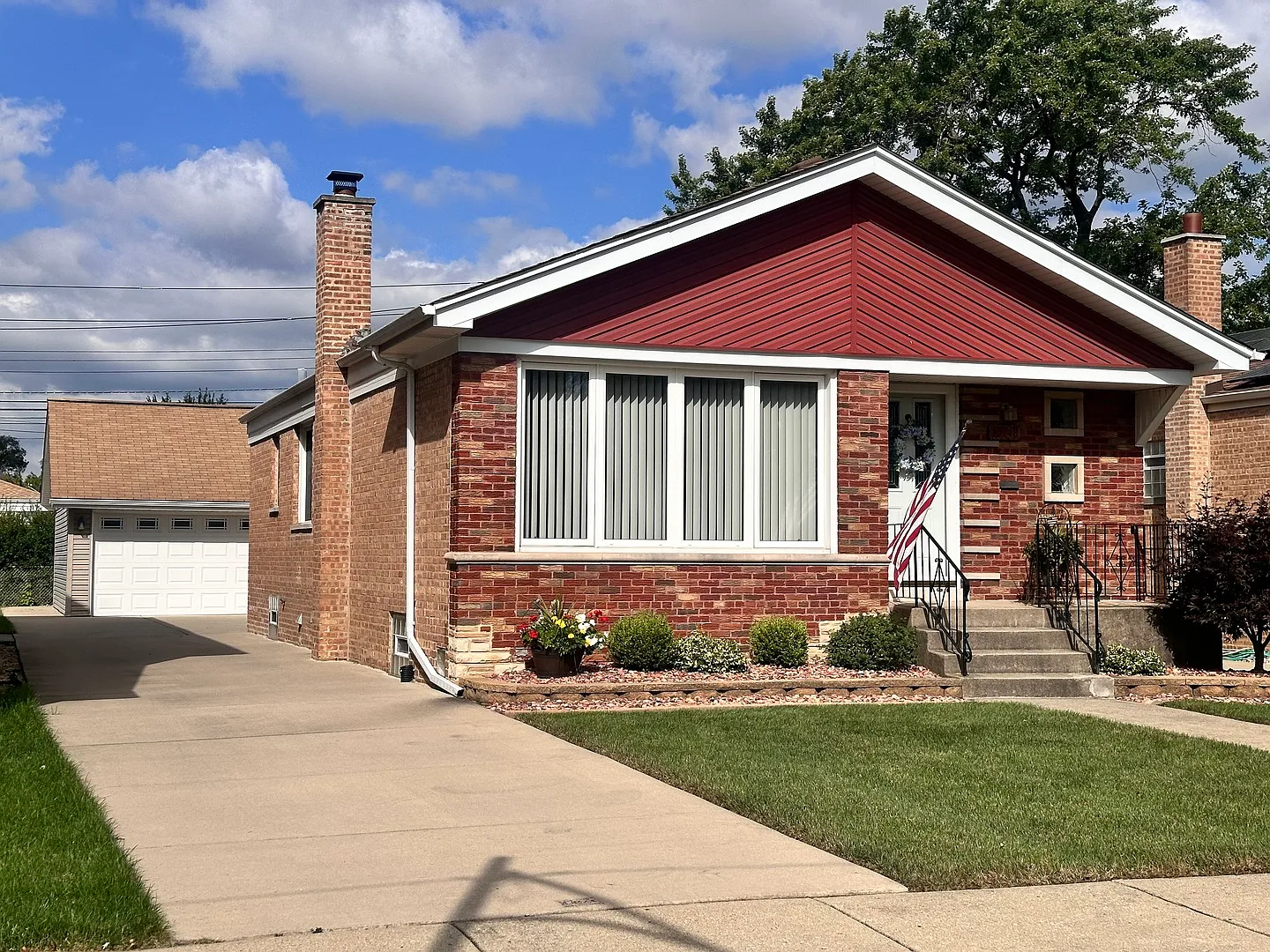 10748 S Hamlin Ave photo 1