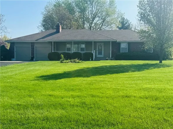 13201 E Harvest Ln, Peculiar, MO 64078