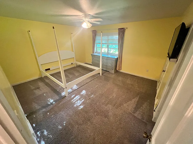 Maste Bedroom (Furniture & TV are gone)