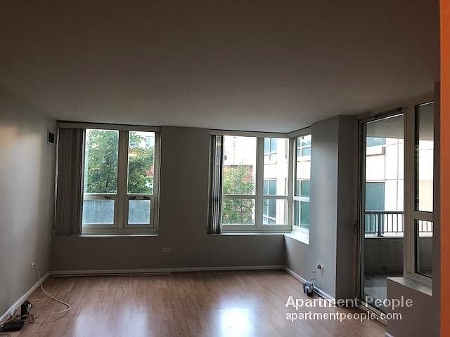 1st image of 345 N La Salle Dr APT 303