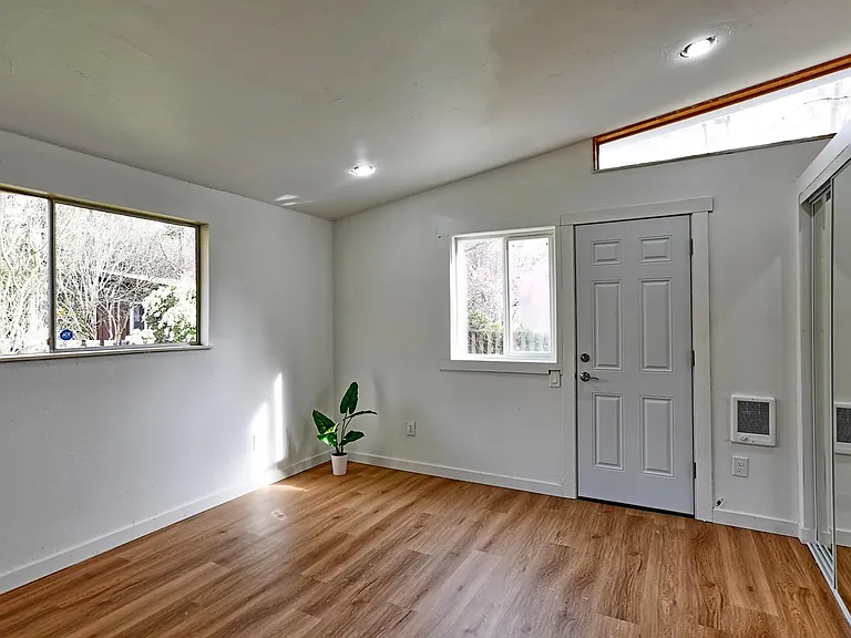 2551 NE 204th St — Photo 15